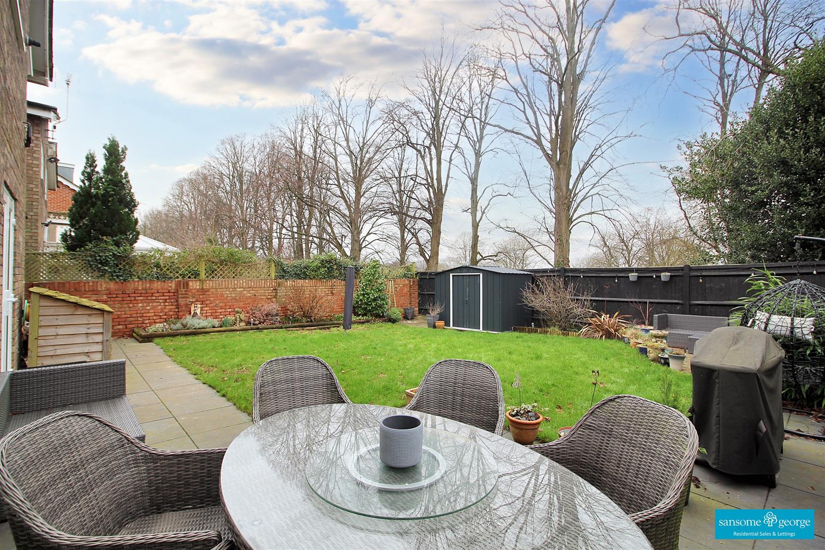 Larissa Close, Tilehurst, Reading